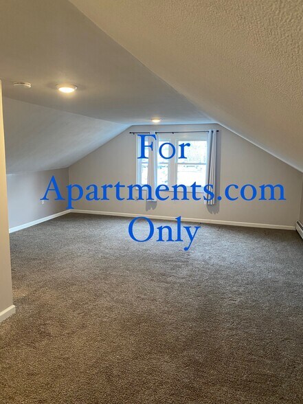 Building Photo - 105 Hunt Ave