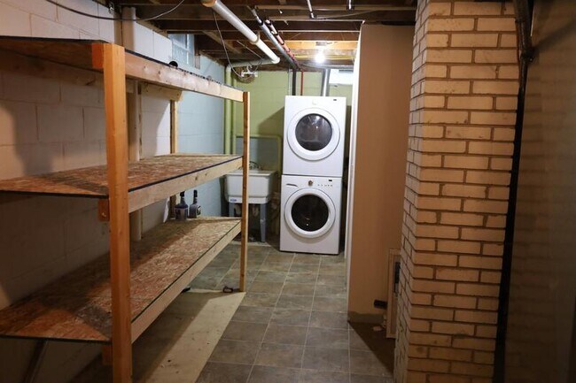 Building Photo - 1687 32nd Ave