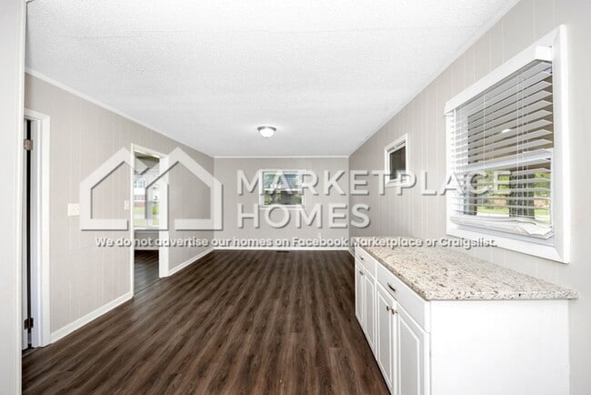 Building Photo - 104 Edinburgh Dr