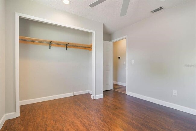 Building Photo - 725 Laurel Way