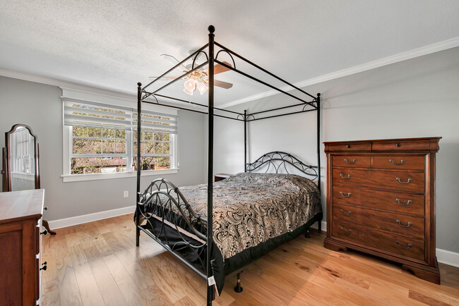 Guest bedroom - 1500 Cambridge Dr