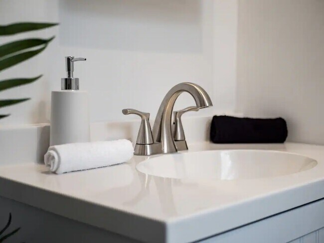 Building Photo - 164 E Mithoff St