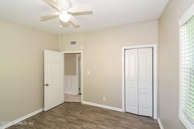 Building Photo - 780 Le Brun Dr