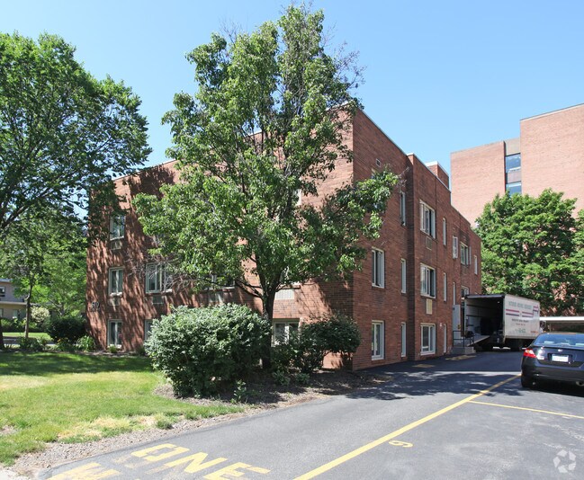 Primary Photo - 610 East Ave