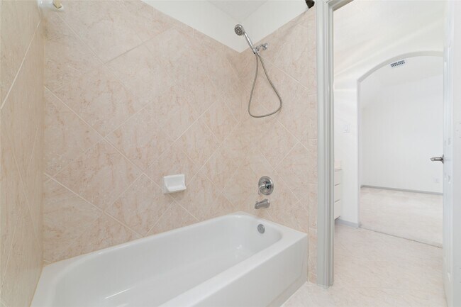 Building Photo - 3505 Parkside Dr