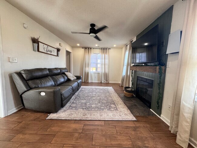 Building Photo - 101 Spain Dr