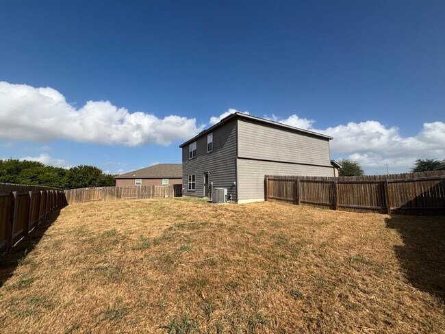 Building Photo - 325 Crescent Park Dr