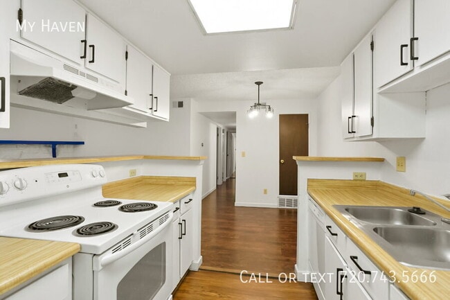 Building Photo - 13454 E Jewell Ave