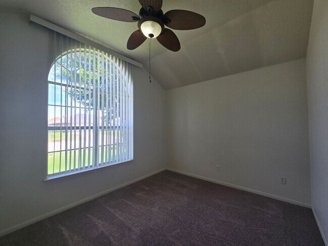 Building Photo - 2305 Amethyst Dr
