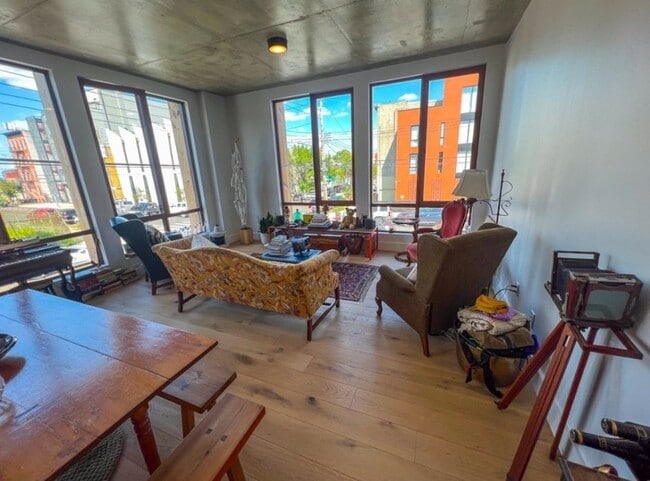 Building Photo - 189 Conover St