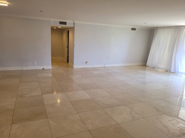 Building Photo - 10660 WILSHIRE Blvd