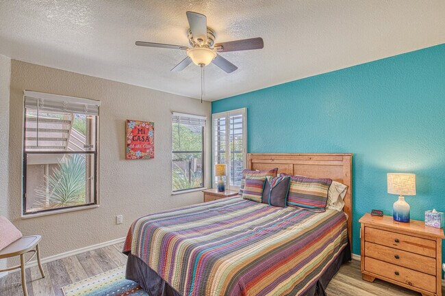 Building Photo - 6655 N Canyon Crest Dr