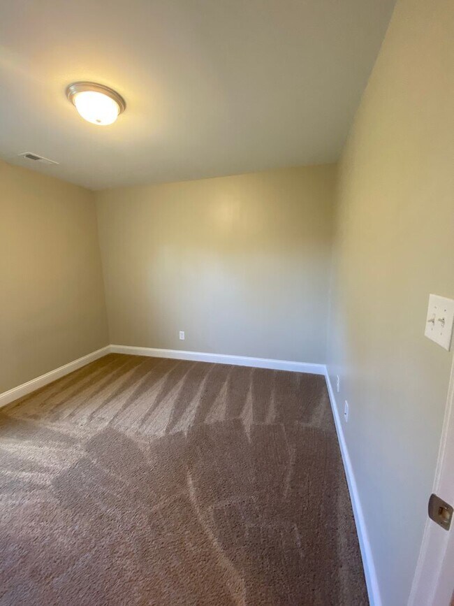 Building Photo - 4 Bedroom Sneads Ferry Home for Rent