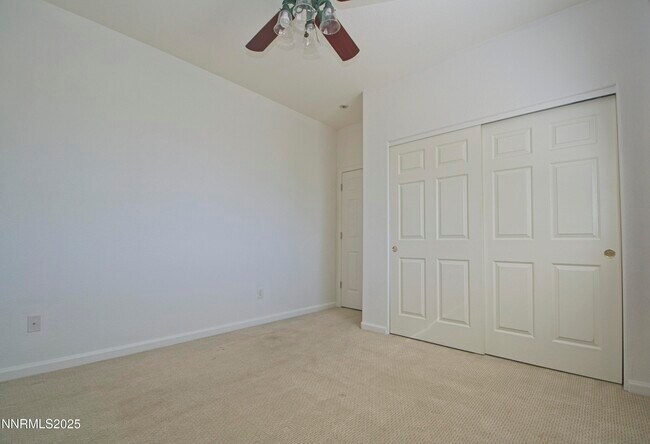 Building Photo - 3075 Roxbury Dr
