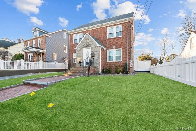 Building Photo - 9 George St