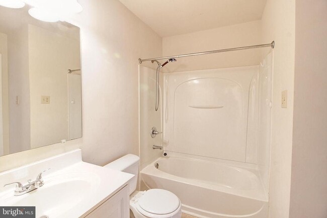 Building Photo - 1411 W 12th St