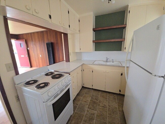 Building Photo - Price reduced! 1BR/1BA house on Henderson St. in Eureka!