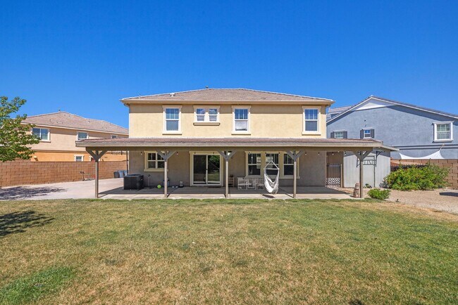 Building Photo - 4 bedrooms / 3 bathroom OPEN floor plan HOUSE for rent in LANCASTER