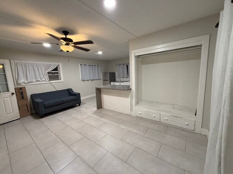 Building Photo - 9430 Lomita Dr