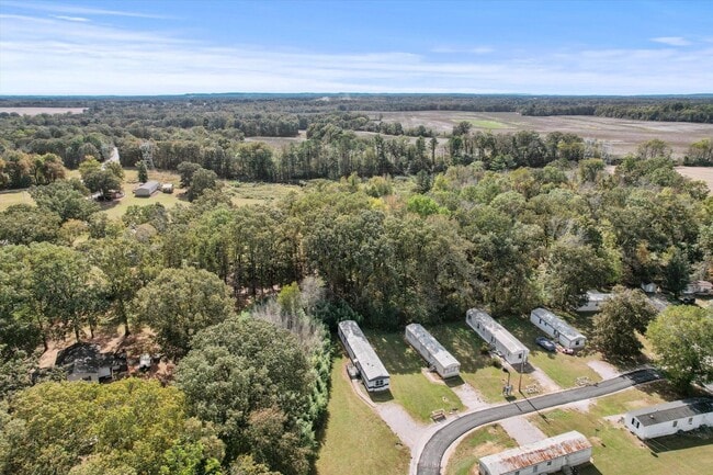 Building Photo - Completely Updated 3BR/2BA Trailer in Musc...