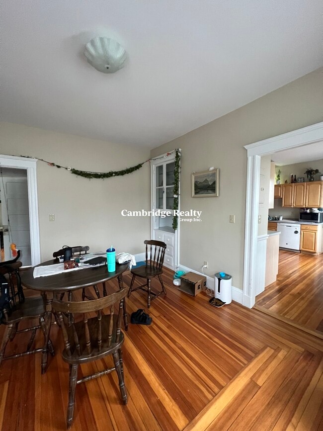 Building Photo - 204 Fellsway W