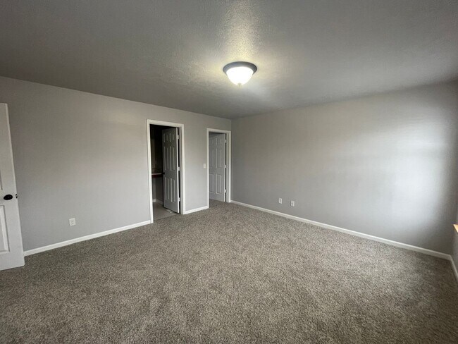 Building Photo - MOVE IN SPECIAL: Four Bedroom Home in Mattawan