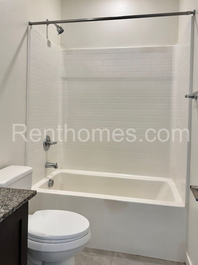 Building Photo - Otay Mesa, 5841 Seacliff Pl #95, LVP Flooring, Quartz Counters, 8 Solar Panels, AC, 2 Car Garage.