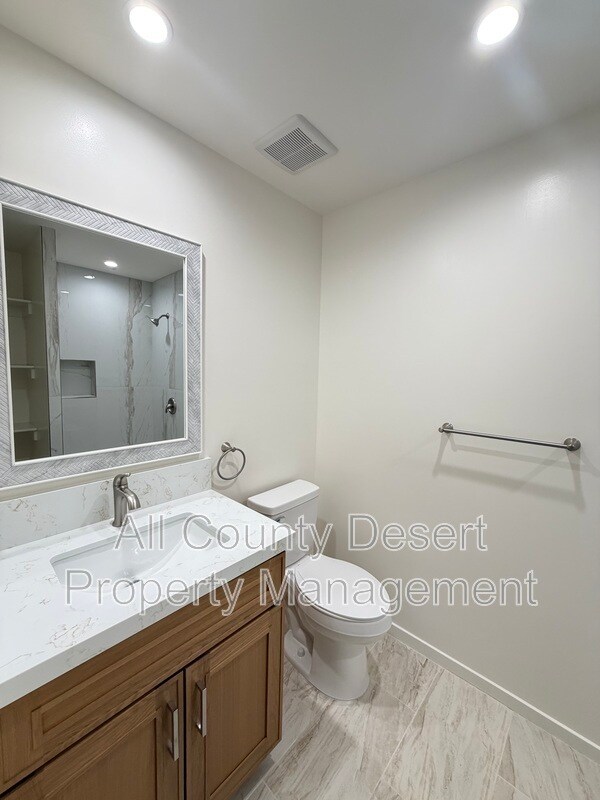 Building Photo - 517 S Mountain View Dr