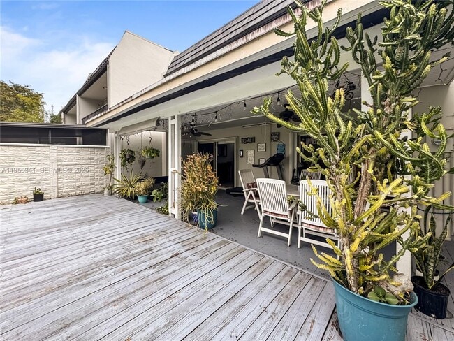 Building Photo - 19100 Bob-O-Link Dr