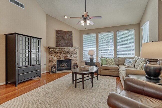 Building Photo - 15 Cobble Gate Pl