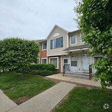Building Photo - 2 Bedroom Upper Condo with Vaulted Ceiling...