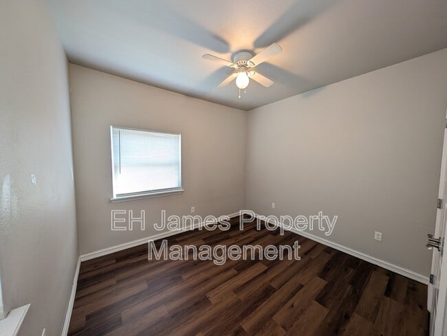 Building Photo - 2235 E 10th St