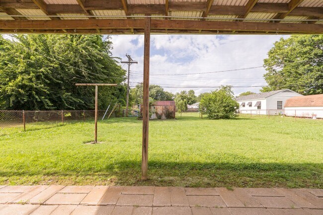 Building Photo - 2 Bed / 1 Bath in Tulsa! Ready Mid May!