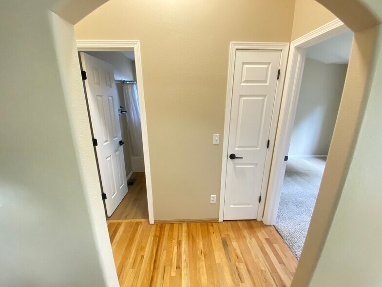 Building Photo - 1223 Gumwood Dr
