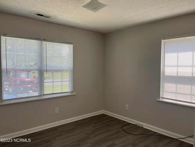 Building Photo - 203 Fifth Ave