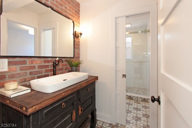 Building Photo - 378 Claremont Ave