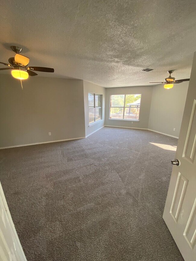 Building Photo - 1220 Crabtree Ct