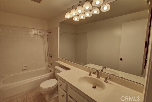 Building Photo - 8 Sparrowhawk