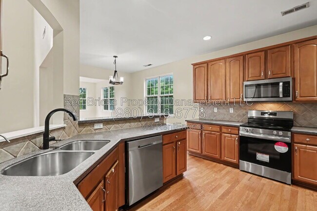 Building Photo - 13502 Delstone Dr