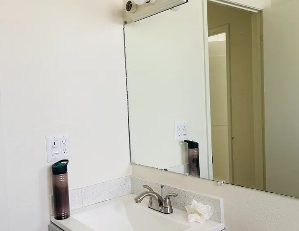Building Photo - 4432 La Cresta Way