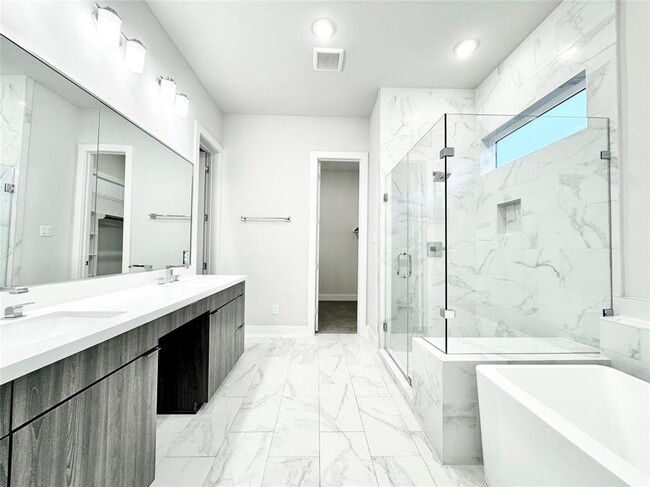 Building Photo - 5815 Fairdale Ln