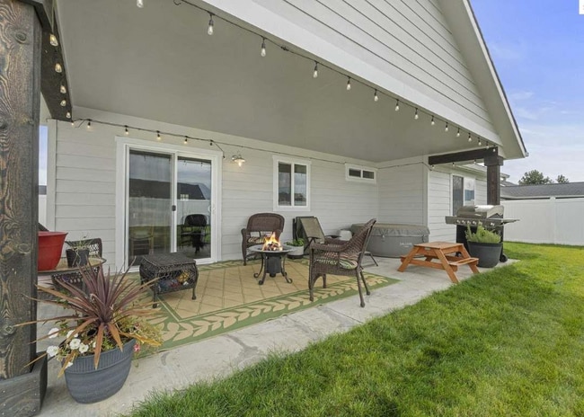 Building Photo - 3813 N Pradera Ct