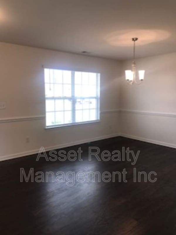 Building Photo - 2545 Cottonwood Dr