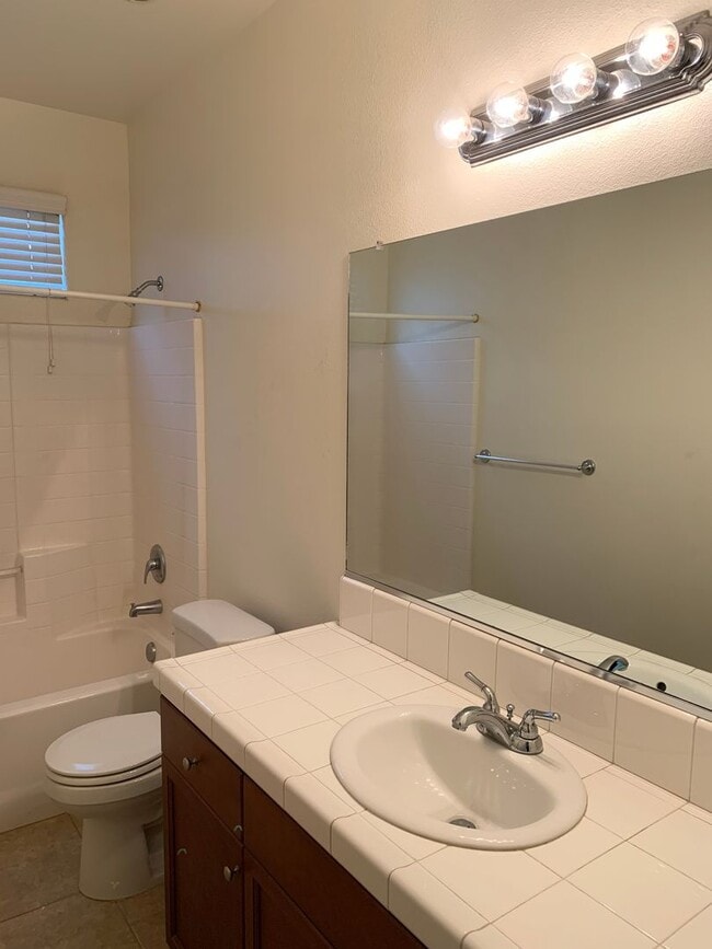 Building Photo - 4 Bedroom 2 Bath Home