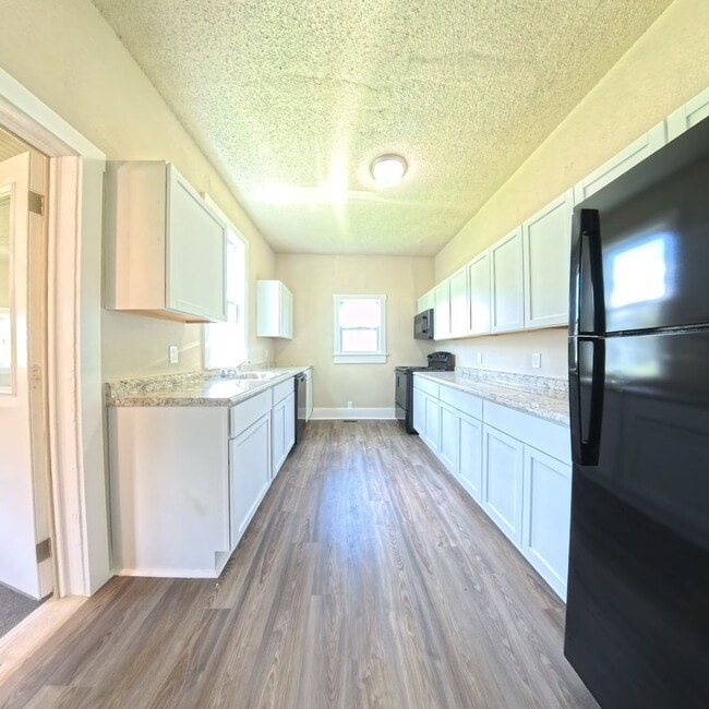Building Photo - Newly remodeled 3 bedroom 1 bathroom home-...
