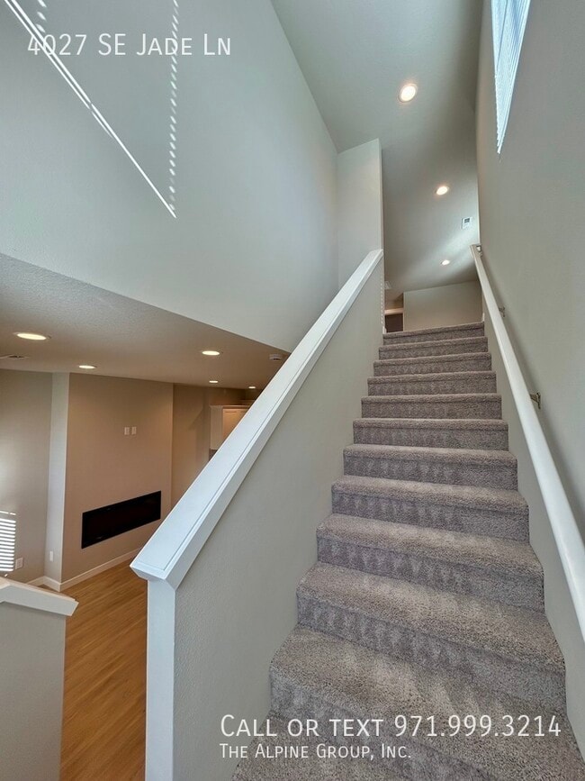 Building Photo - 4027 SE Jade Ln