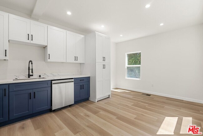 Building Photo - 1305 Lucile Ave