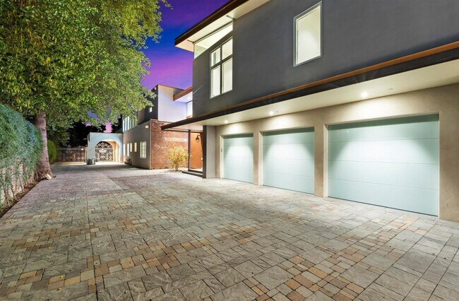 Building Photo - 341 E Monte Vista Rd