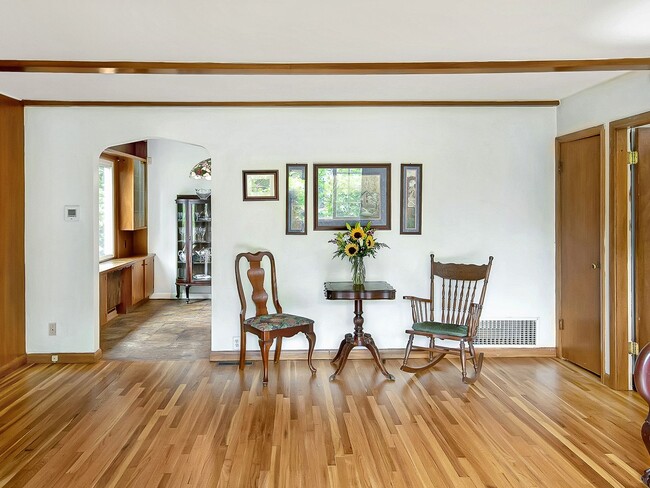 Building Photo - Amazing vintage 2-bdrm/2-bath Cully home—G...