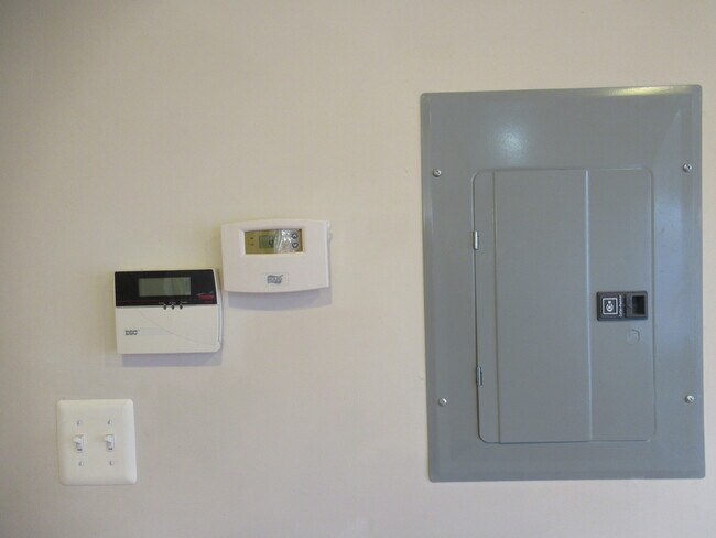 Control Panels - 712 Marietta Pl NW